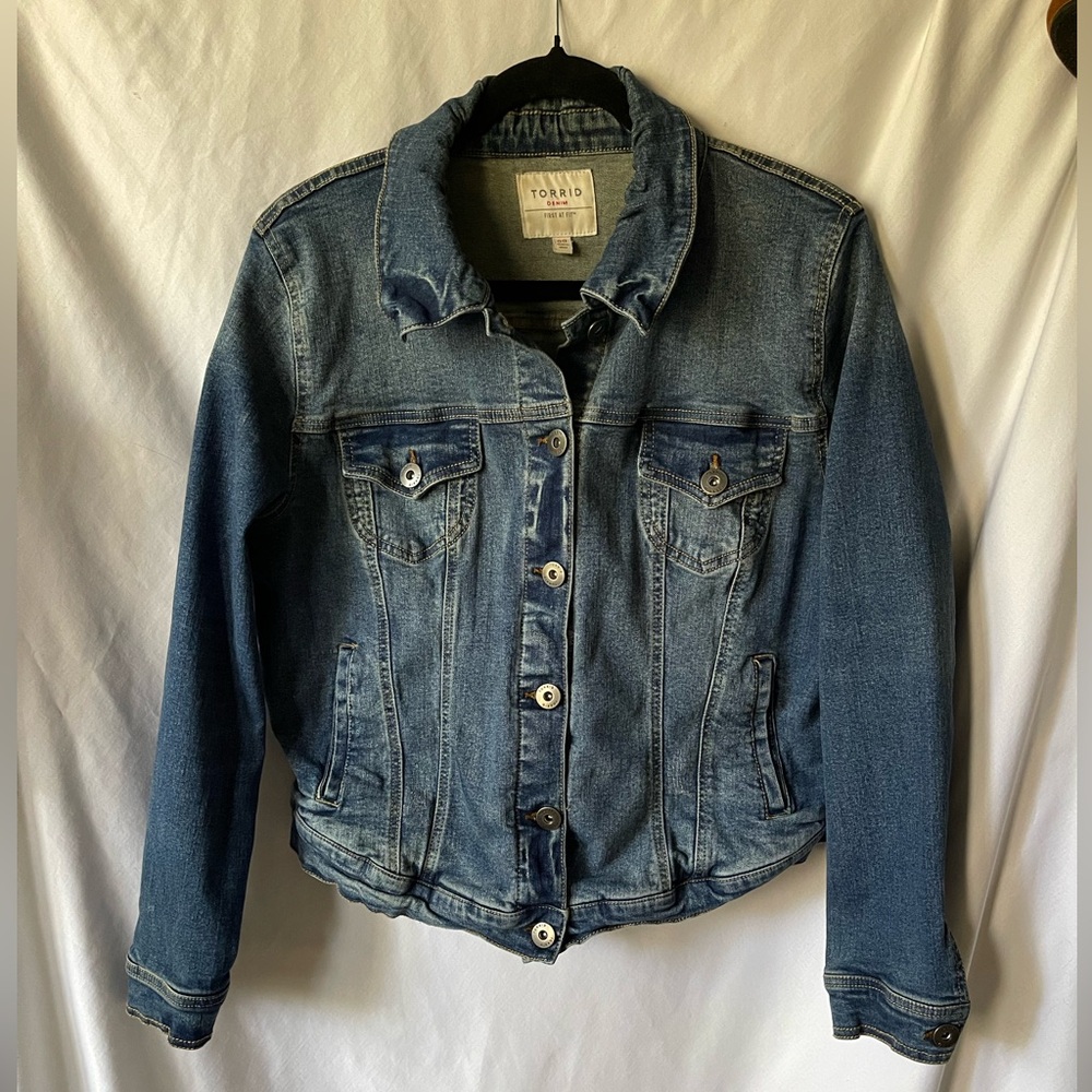 Blue Jean Jacket - Torrid Size 00 / Regular Size M/L - Stretchy & Stylish
